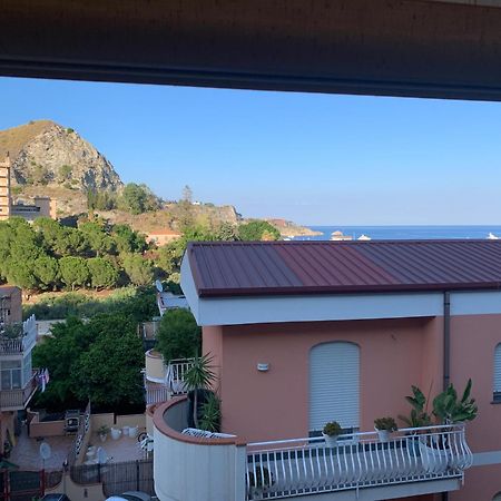 Residence La Fenice Ff จีอาร์ดีนี นักซอส ภายนอก รูปภาพ