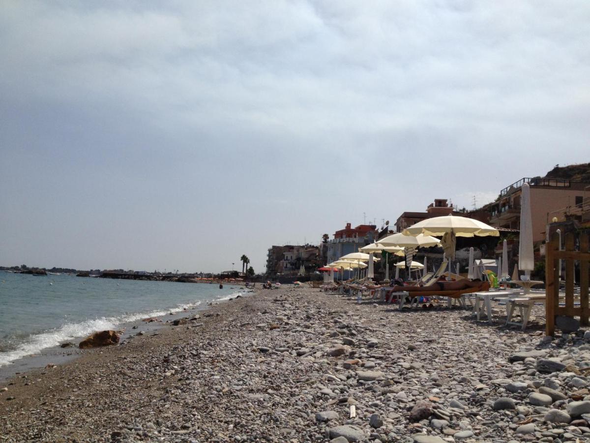 Residence La Fenice Ff จีอาร์ดีนี นักซอส ภายนอก รูปภาพ