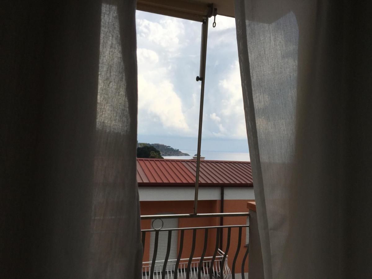 Residence La Fenice Ff จีอาร์ดีนี นักซอส ภายนอก รูปภาพ