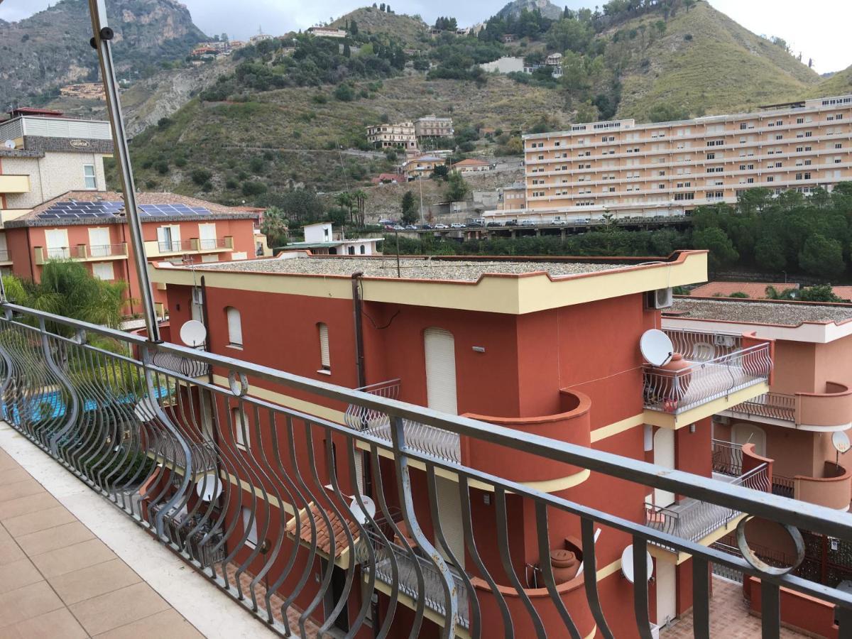 Residence La Fenice Ff จีอาร์ดีนี นักซอส ภายนอก รูปภาพ