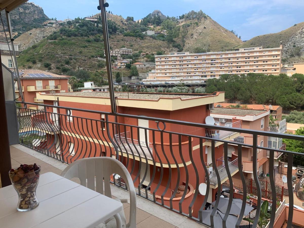 Residence La Fenice Ff จีอาร์ดีนี นักซอส ภายนอก รูปภาพ