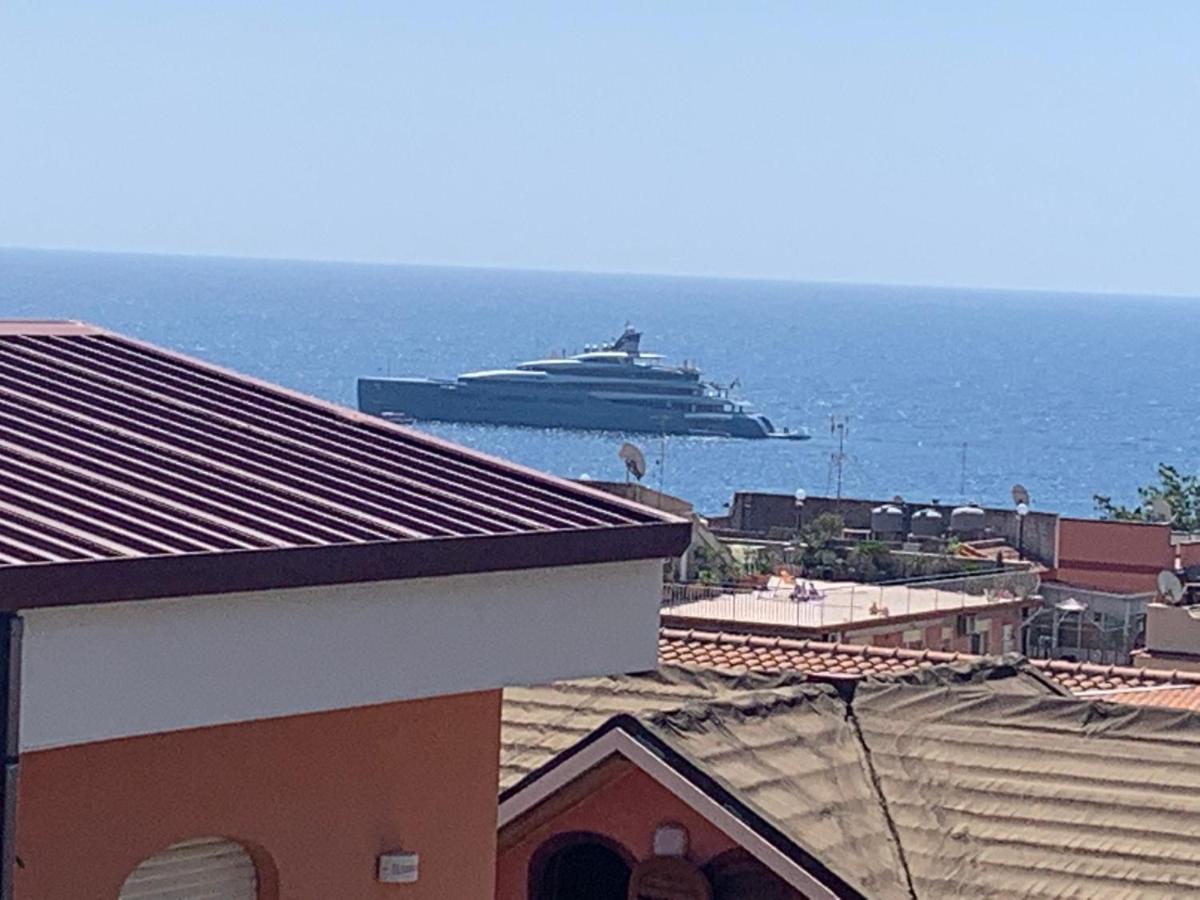 Residence La Fenice Ff จีอาร์ดีนี นักซอส ภายนอก รูปภาพ